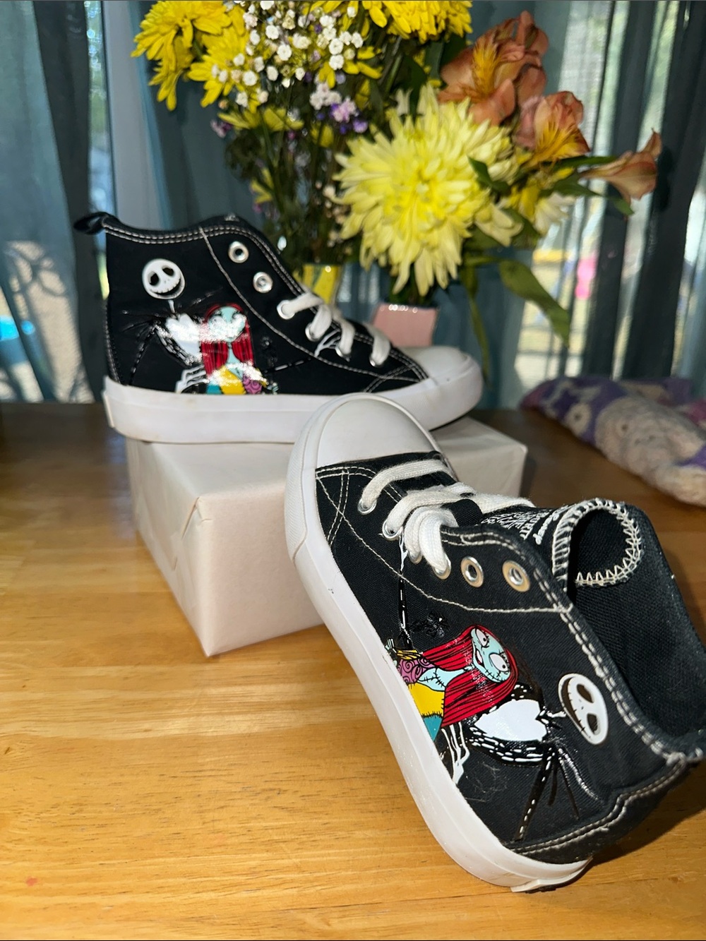 🤩Black Kids High-Top Sneakers with Colorful Character Graphic. 🎁2